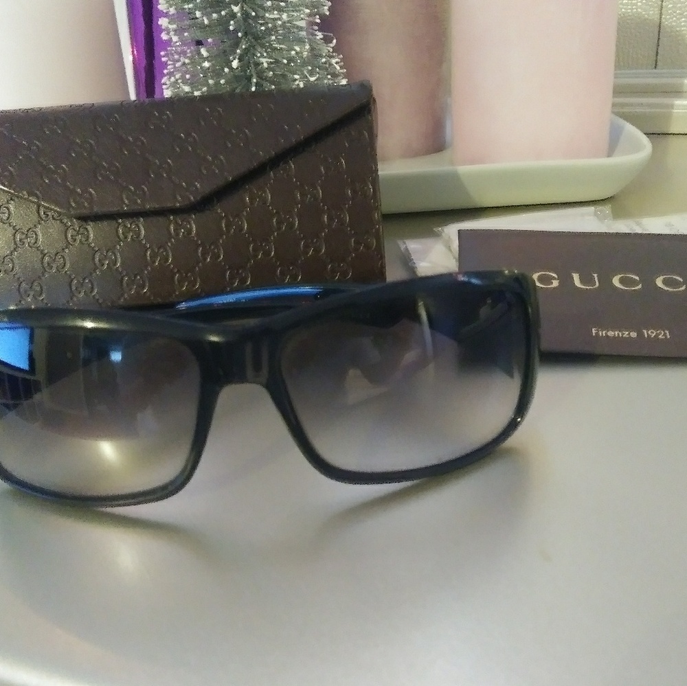 Gucci sunglasses💯%AUTHENTIC - Picture 1 of 4